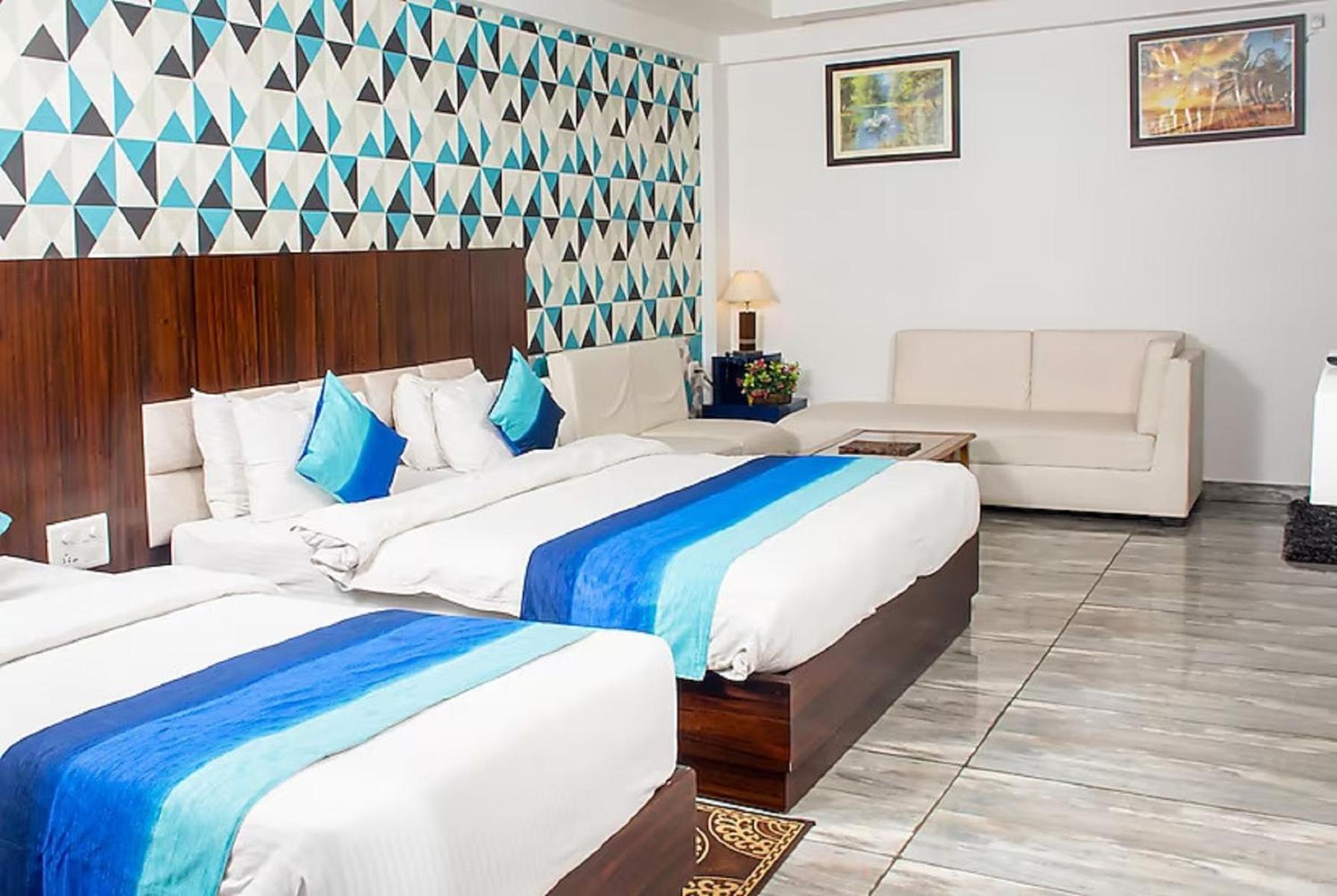 Guest house Sgt Plaza 3*